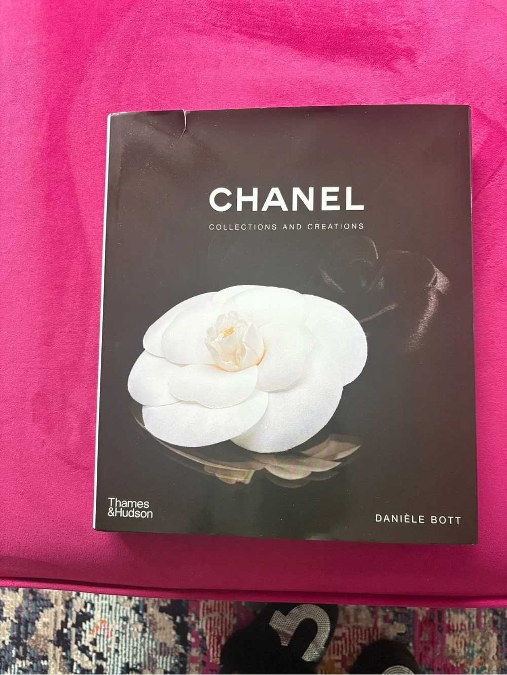 📖CHANEL Bath & Body Gift Book - Black & White